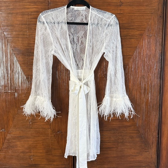 Rya Collection Women’s White Lace Feathered Trim Robe Attached Satin Belt S NWOT - Picture 2 of 11